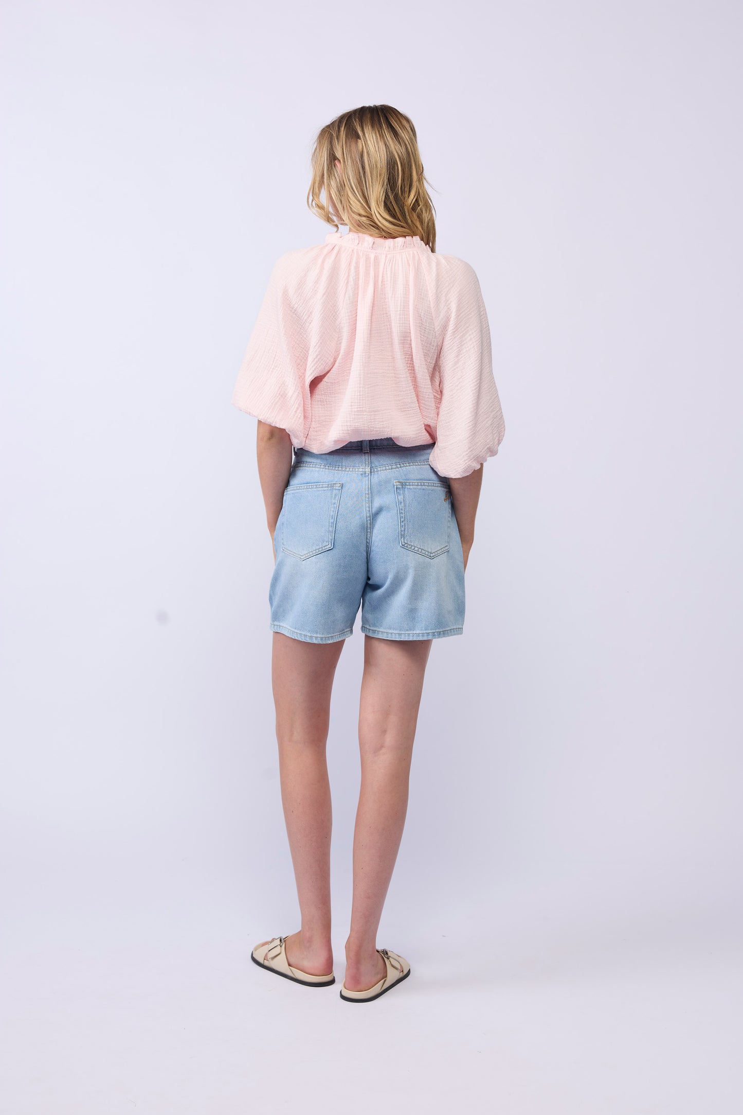 7022 The Denim Short - Light Denim