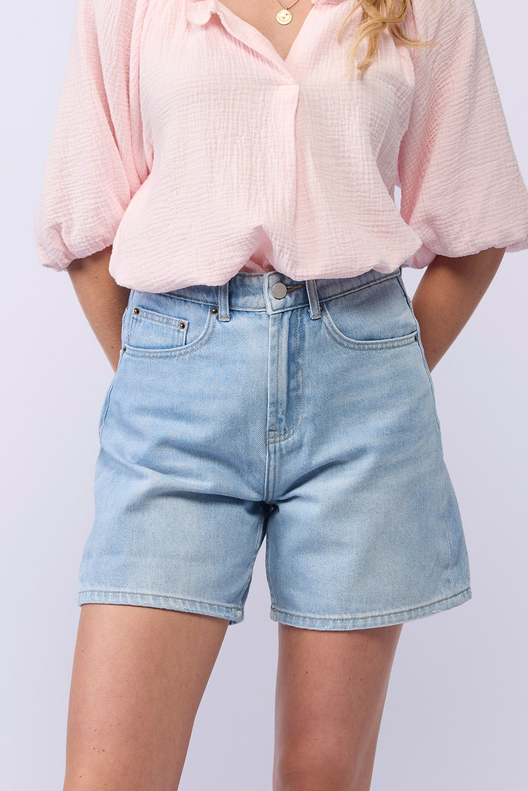 7022 The Denim Short - Light Denim