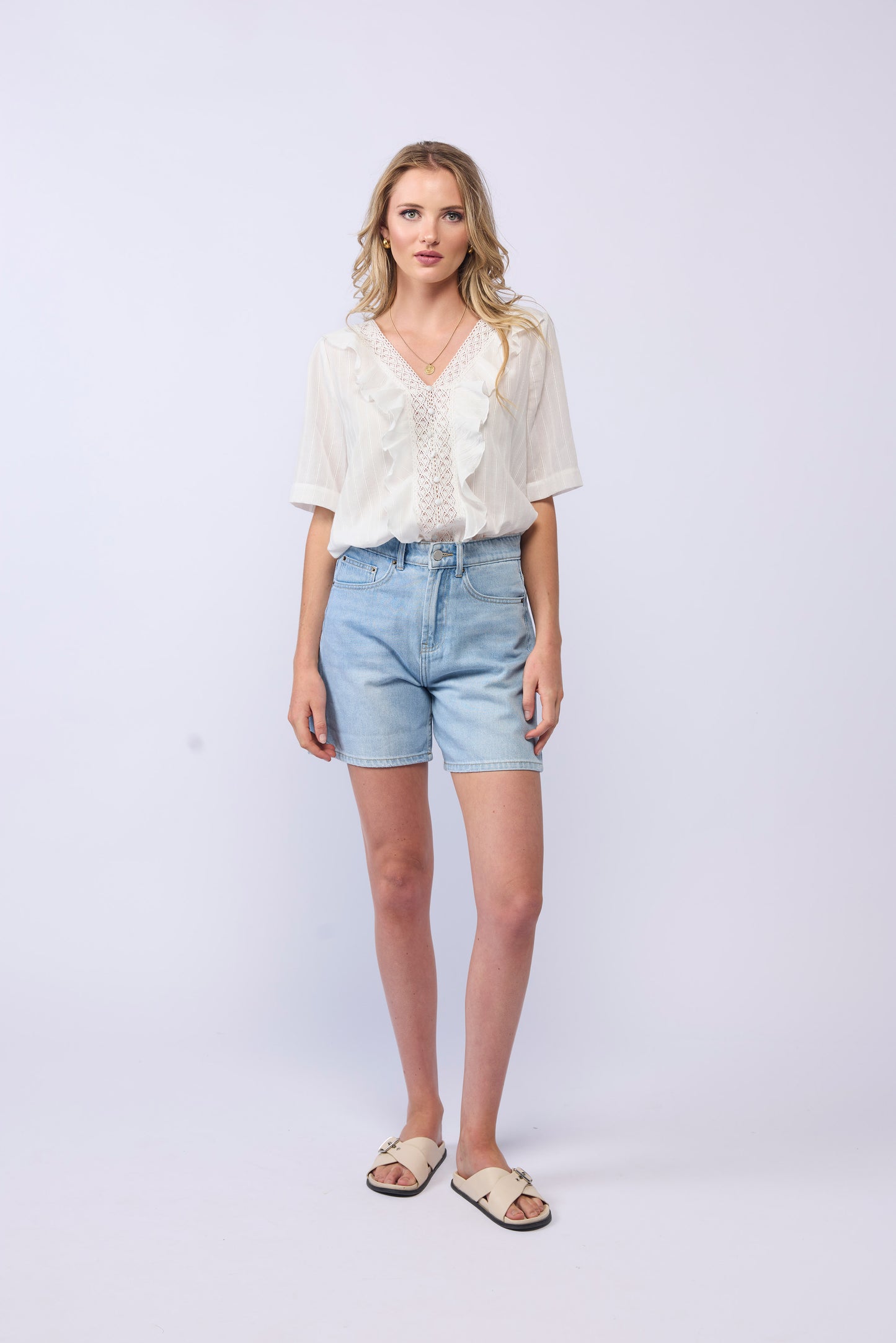 7022 The Denim Short - Light Denim
