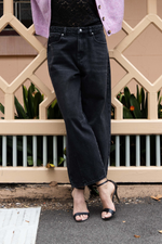 9036 - Barrel Leg Jean - Black