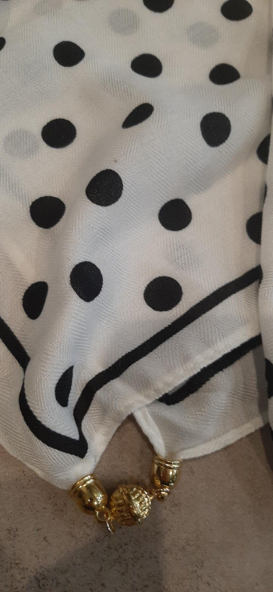 AA2 - Clip Scarf - Black Spot