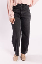 9036 - Barrel Jean - Black Wash