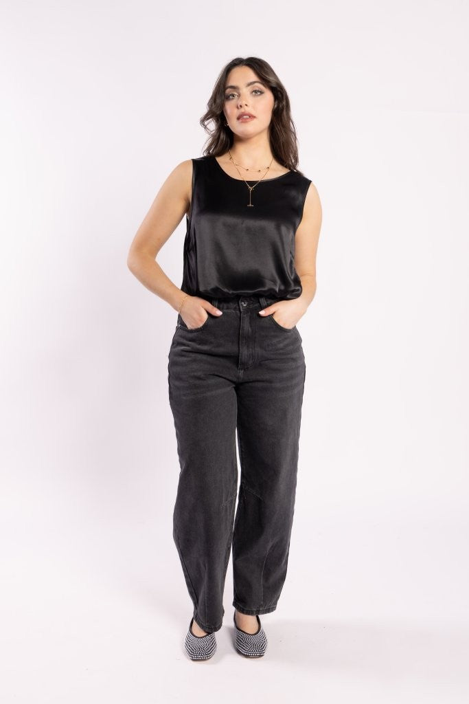 9036 - Barrel Jean - Black Wash