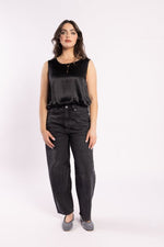 9036 - Barrel Jean - Black Wash