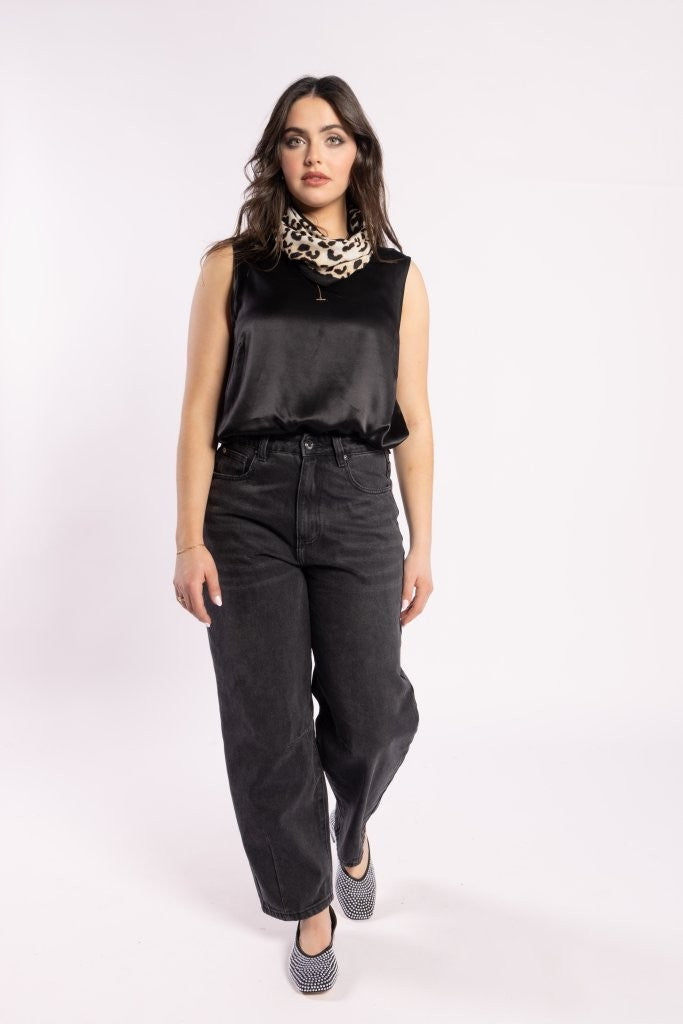 9036 - Barrel Jean - Black Wash