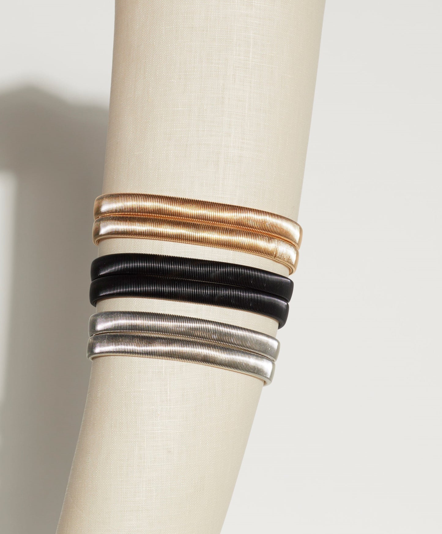 AA1 - METAL COIL ARMBAND - SILVER